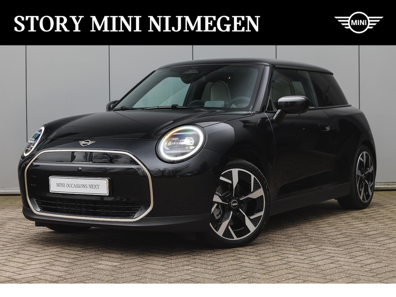 MINI Cooper - Hatchback E / Favoured Trim / Pakket L / 18 inch Slide Spoke 2-tone - AutoWereld.nl