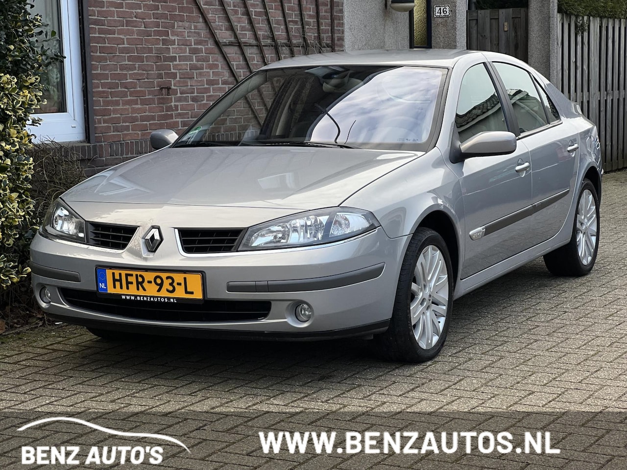 Renault Laguna - 2.0-16V Business Automaat/Nieuw Staat - AutoWereld.nl