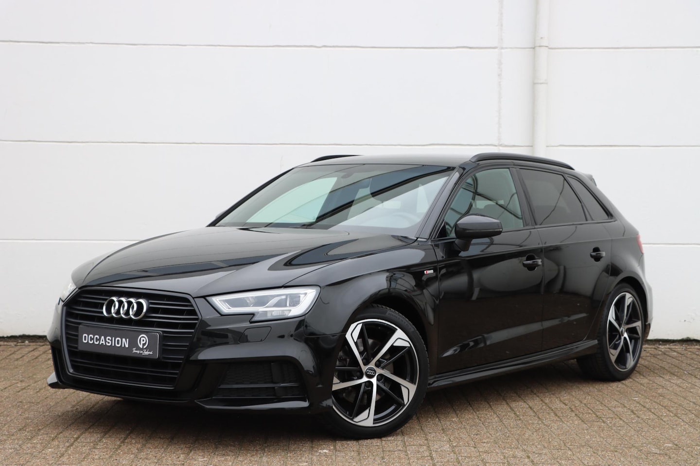 Audi A3 Sportback - 40 TFSI 190pk S tronic Sport S-line Black 190pk S-Tronic - AutoWereld.nl