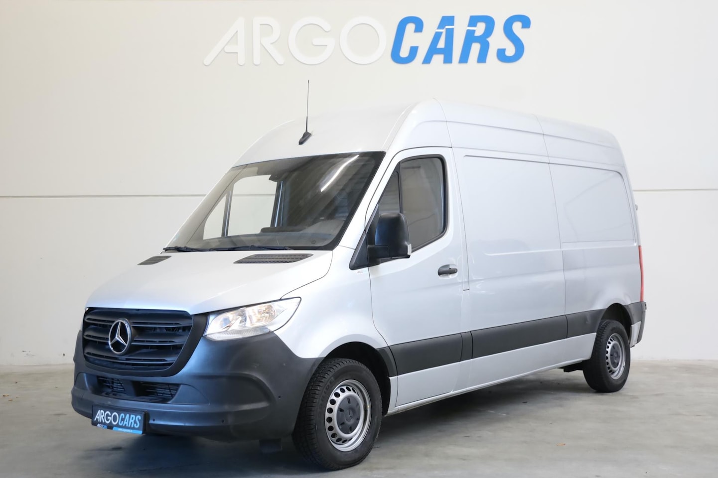 Mercedes-Benz Sprinter - 214 CDI L2/H2 AUTOMAAT CAMERA PDC V+A MBUX BLIS CARPLAY Lease v/a € 188 p.m. INRUIL MOGELI - AutoWereld.nl