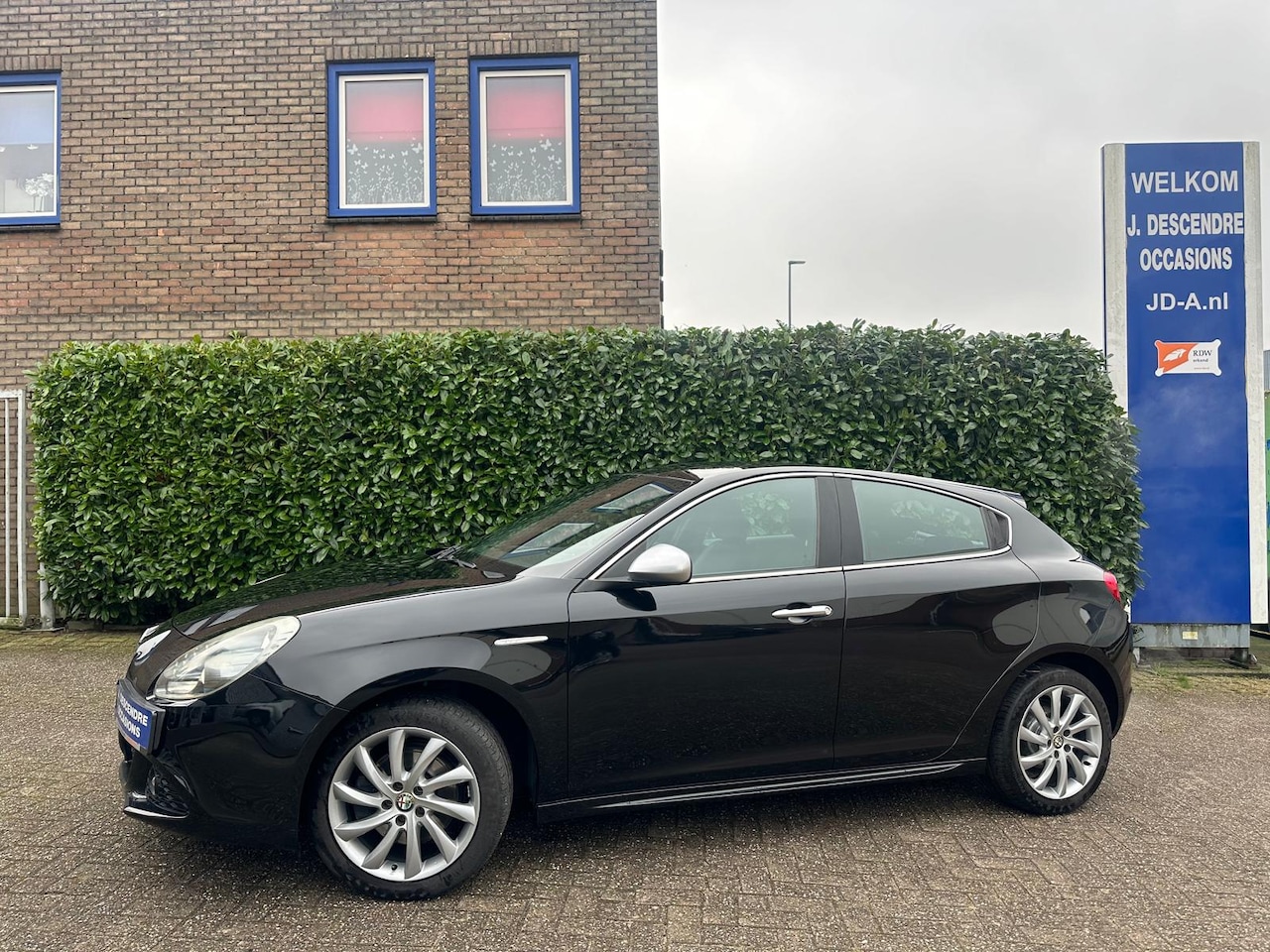 Alfa Romeo Giulietta - 1.4 T Distinctive Climate c, Cruise C, Navigatie, Pdc!!!! - AutoWereld.nl