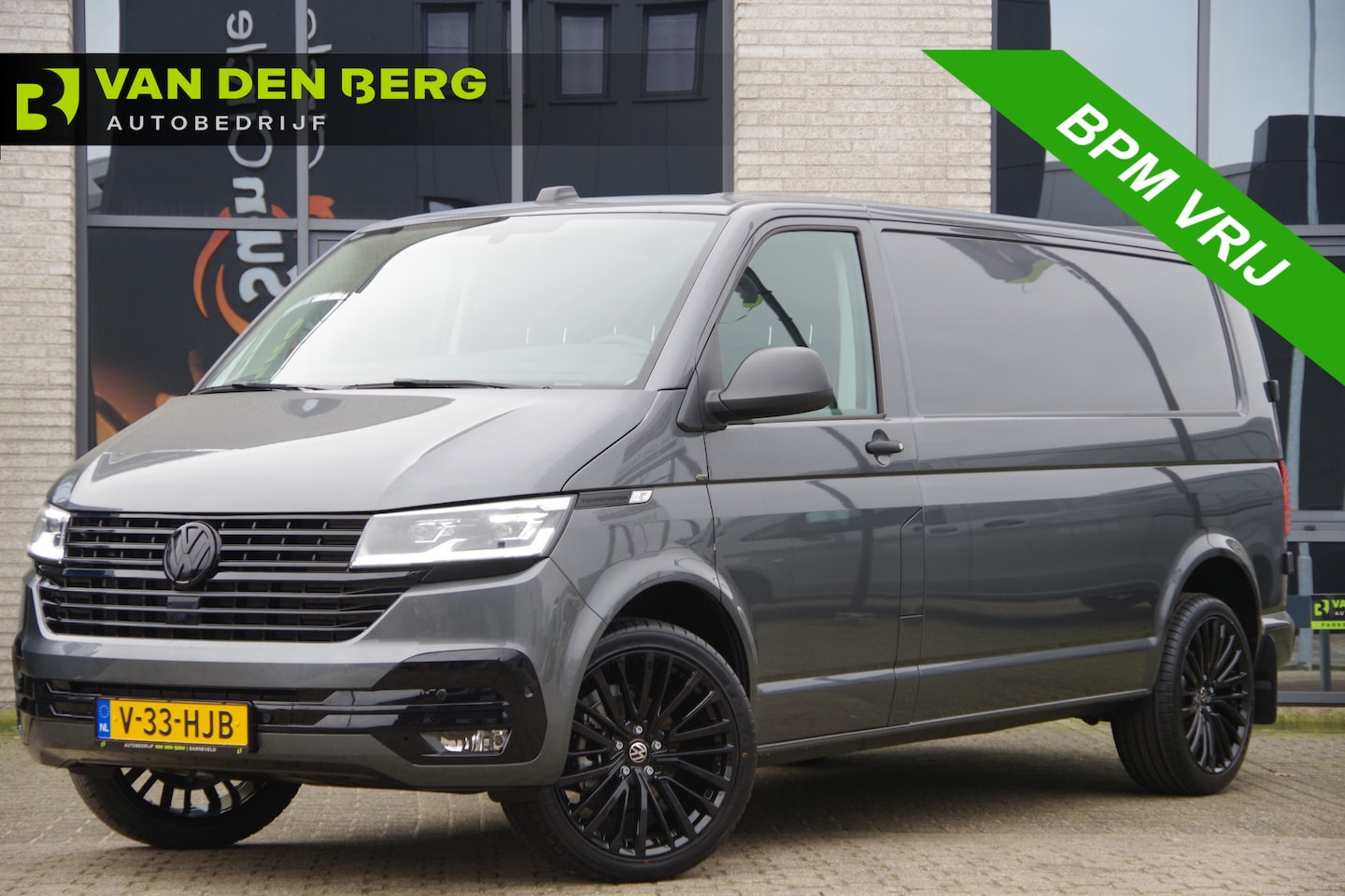 Volkswagen Transporter - 2.0 TDI L2 30, 3-ZITS, 150PK AUT. LED, TREKHAAK, CAMERA, APPLE CARPLAY, STOELVERWARMING, S - AutoWereld.nl