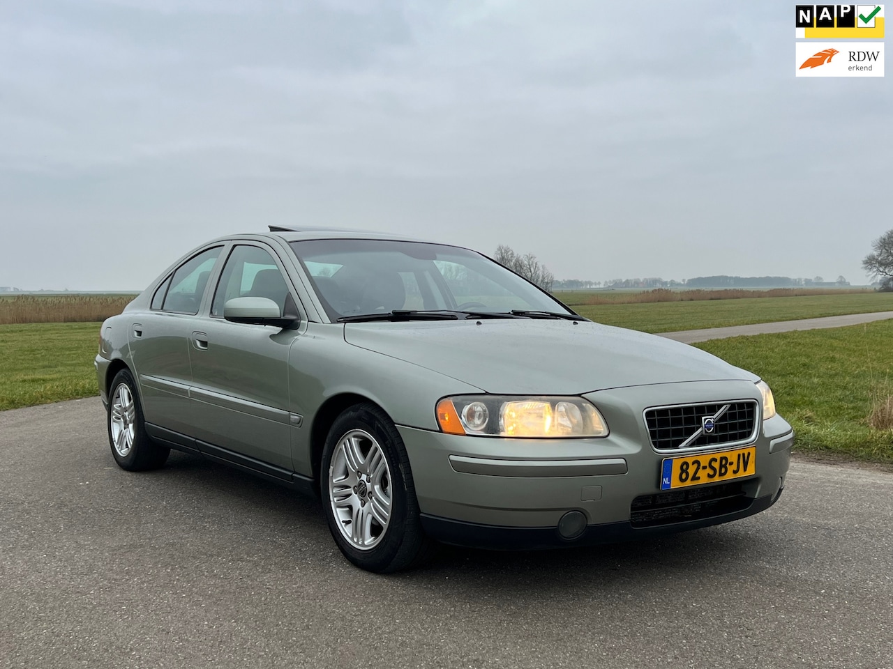 Volvo S60 - 2.4 D5 Momentum '' Eerste Eigenaar!!! " - AutoWereld.nl