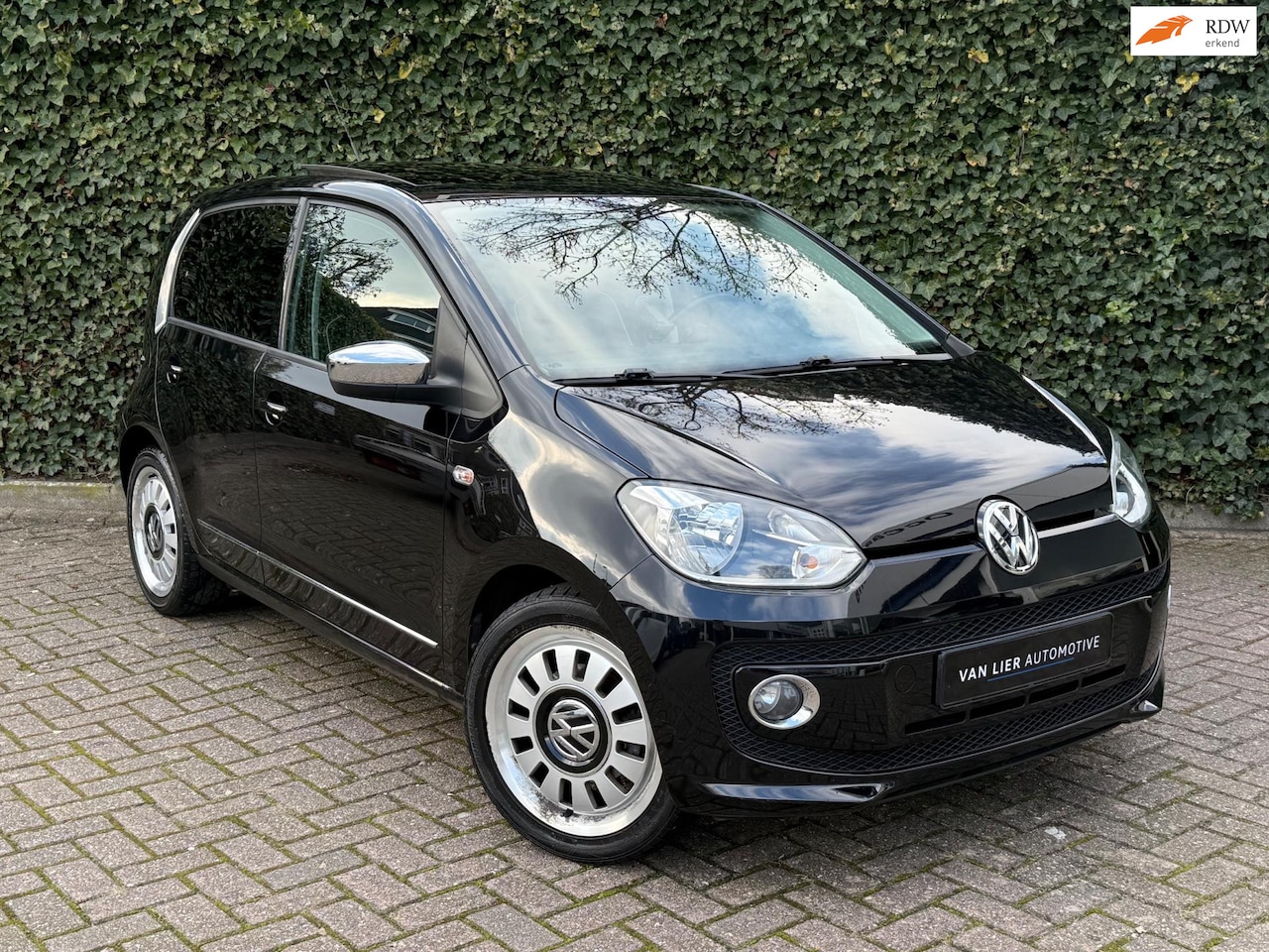 Volkswagen Up! - 1.0 high up | Pano | Airco | Cruise | Stoelverwarming - AutoWereld.nl