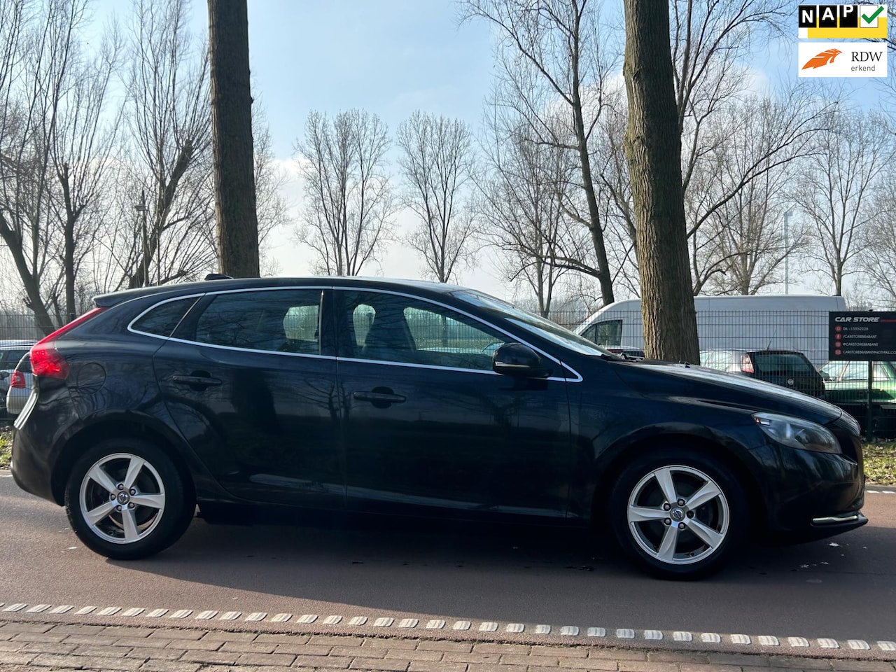 Volvo V40 - 1.6 D2 Momentum CLIMA!6BAK!APK!KOOPJE! - AutoWereld.nl