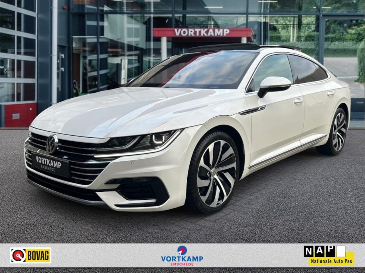 Volkswagen Arteon - 1.5 TSI DSG R-LINE PANO-DAK/TREKHAAK/NAVI/CARPLAY/PDC/STOELVERW - AutoWereld.nl