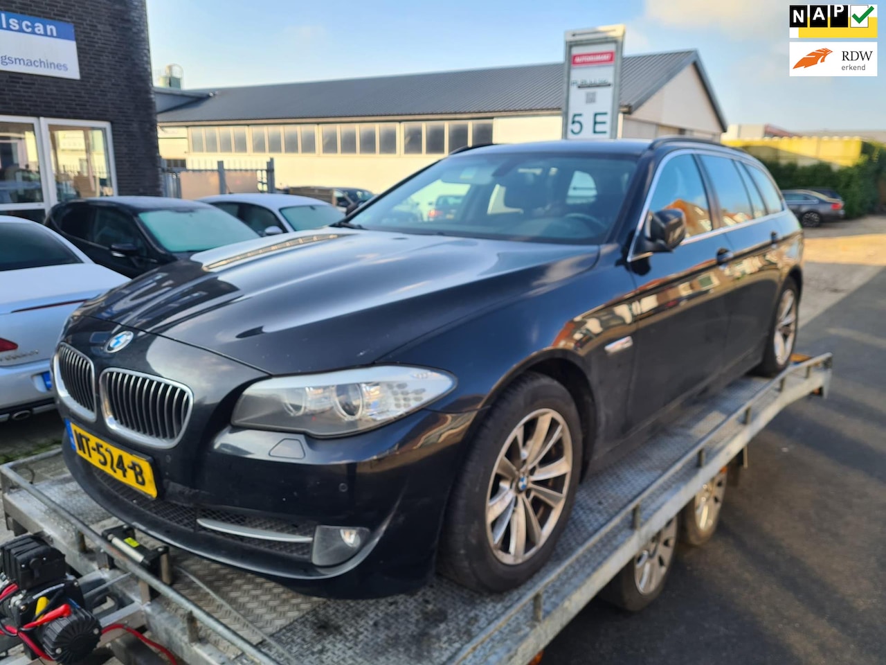 BMW 5-serie Touring - 525d Executive/KETTING DEFECT/AUT8/LEER/EXPORT OF HANDEL - AutoWereld.nl