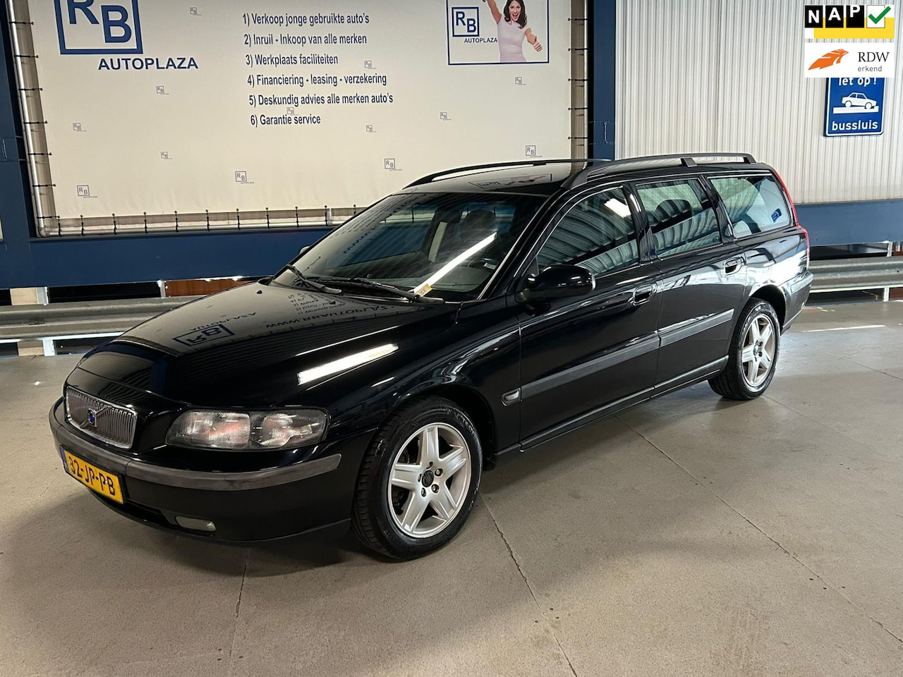 Volvo V70 - 2.4 Comfort Line / Full Service / Youngtimer - AutoWereld.nl