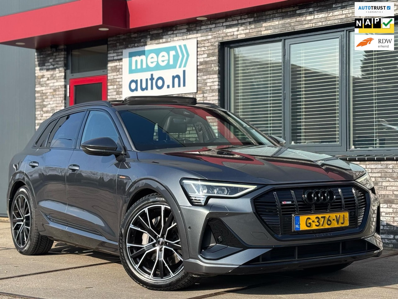 Audi e-tron - S-LINE l PANO l TREKHAAK l CARPLAY l SFEER l ACC l ORG.NL l LUCHTVERING l ORG.NL l DEALER - AutoWereld.nl