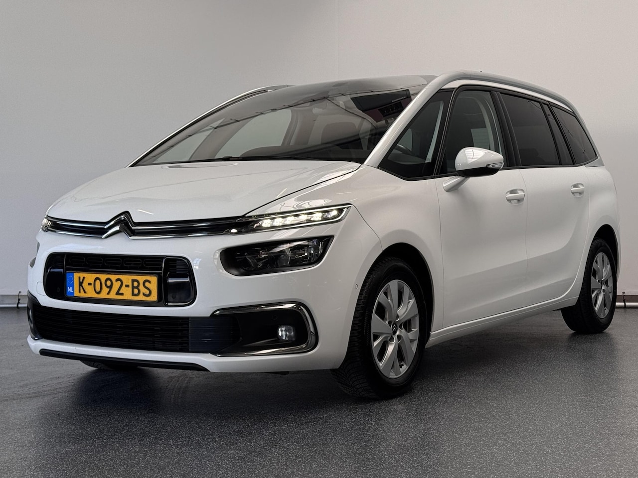 Citroën Grand C4 SpaceTourer - 1.2 PureTech Feel 7 Pers. | Apple Carplay | Camera - AutoWereld.nl