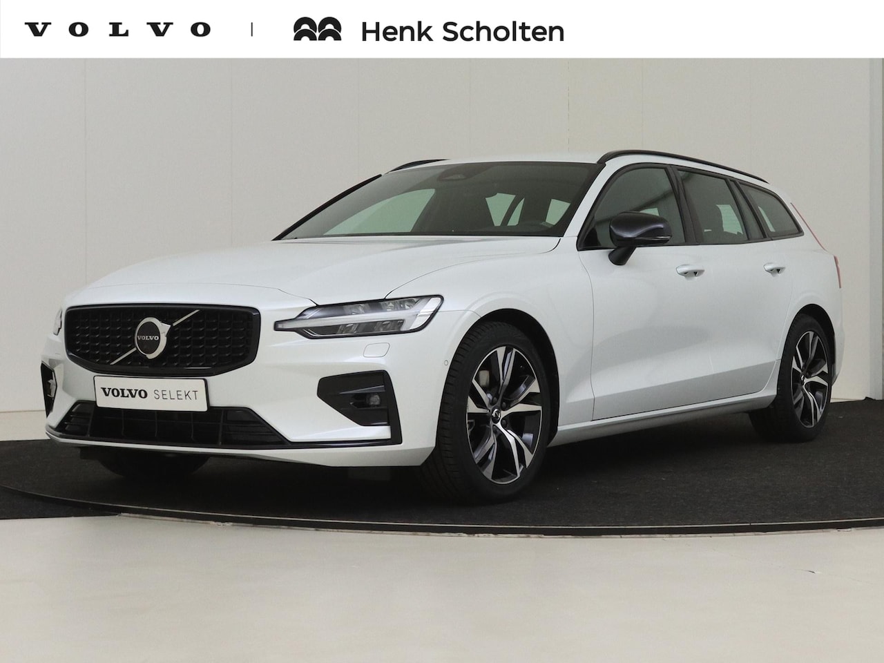 Volvo V60 - B3 AUT7 163PK Plus Dark, Harman Kardon Audio, 360 Graden Camera, Verwarmbare Voorstoelen, - AutoWereld.nl