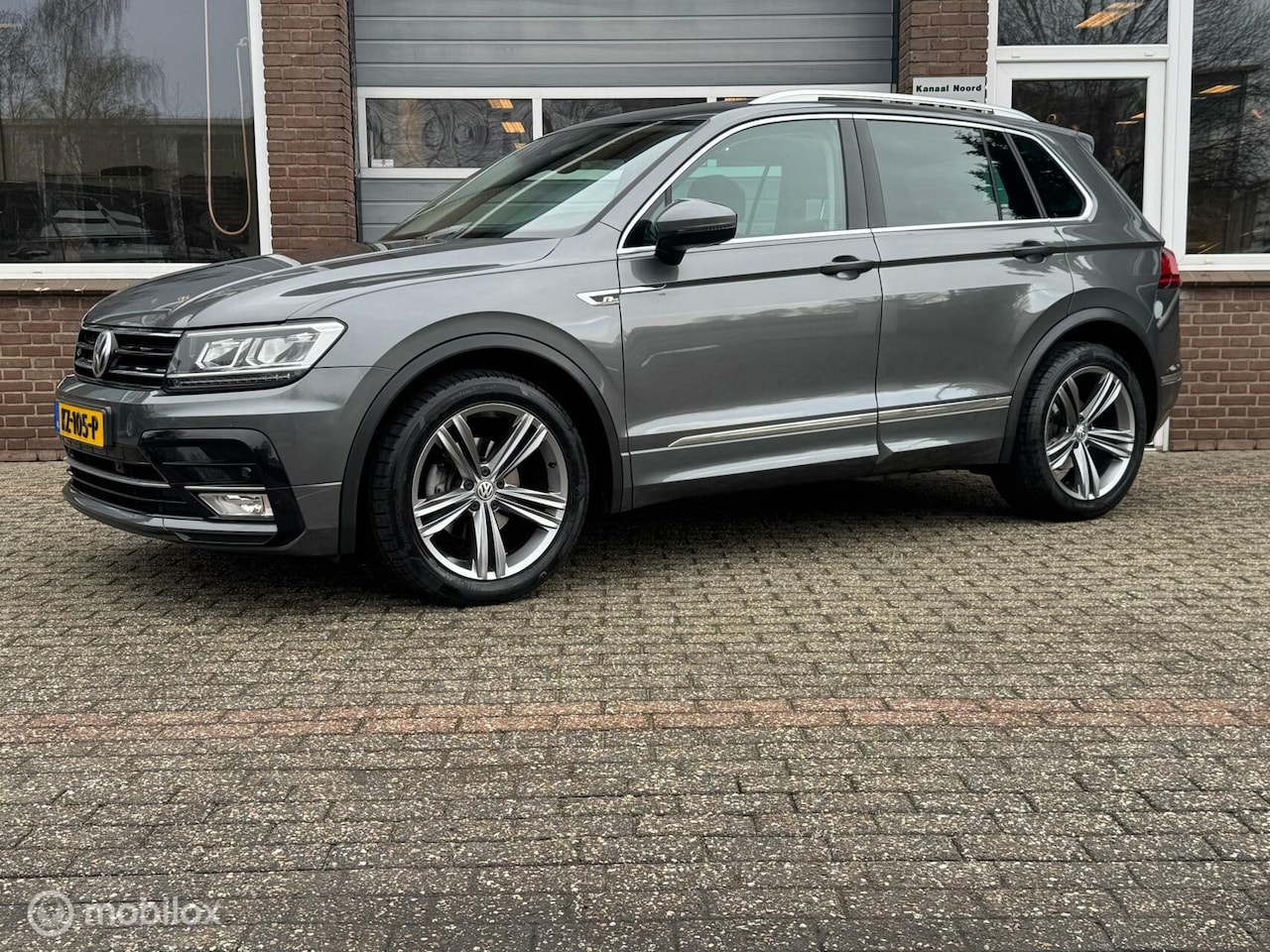 Volkswagen Tiguan - 1.4 TSI R LINE PANO/NAVIGATIE/ECC-AIRCO - AutoWereld.nl