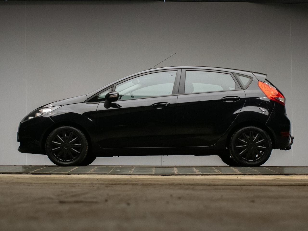 Ford Fiesta - 1.25 Limited Sport (AIRCO,ELEKTRISCH PAKKET,SPORTSTOELEN,BLACK/PACK,NIEUWE APK,NETTE STAAT - AutoWereld.nl