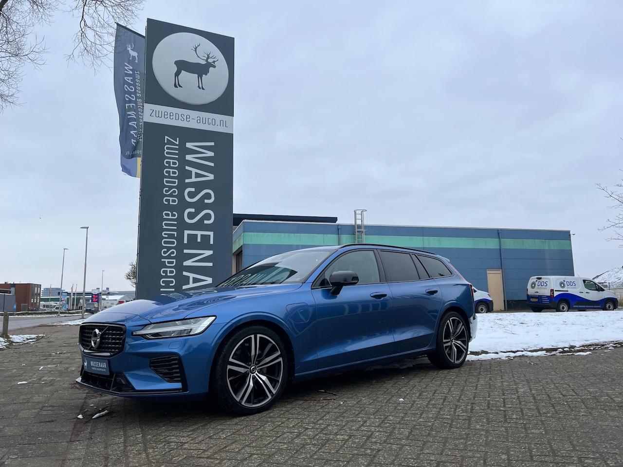 Volvo V60 - T6 Recharge AWD R-Design | Rijklaarprijs | Pano dak | Trekhaak | - AutoWereld.nl