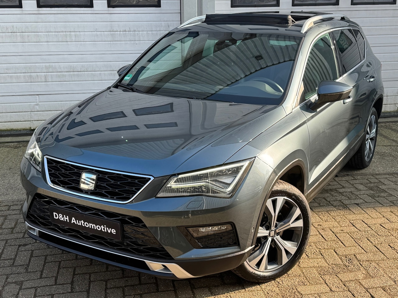 Seat Ateca - 1.4 EcoTSI Xcellence Xenon/Led/Carplay/Front/camera/Trekhaak - AutoWereld.nl