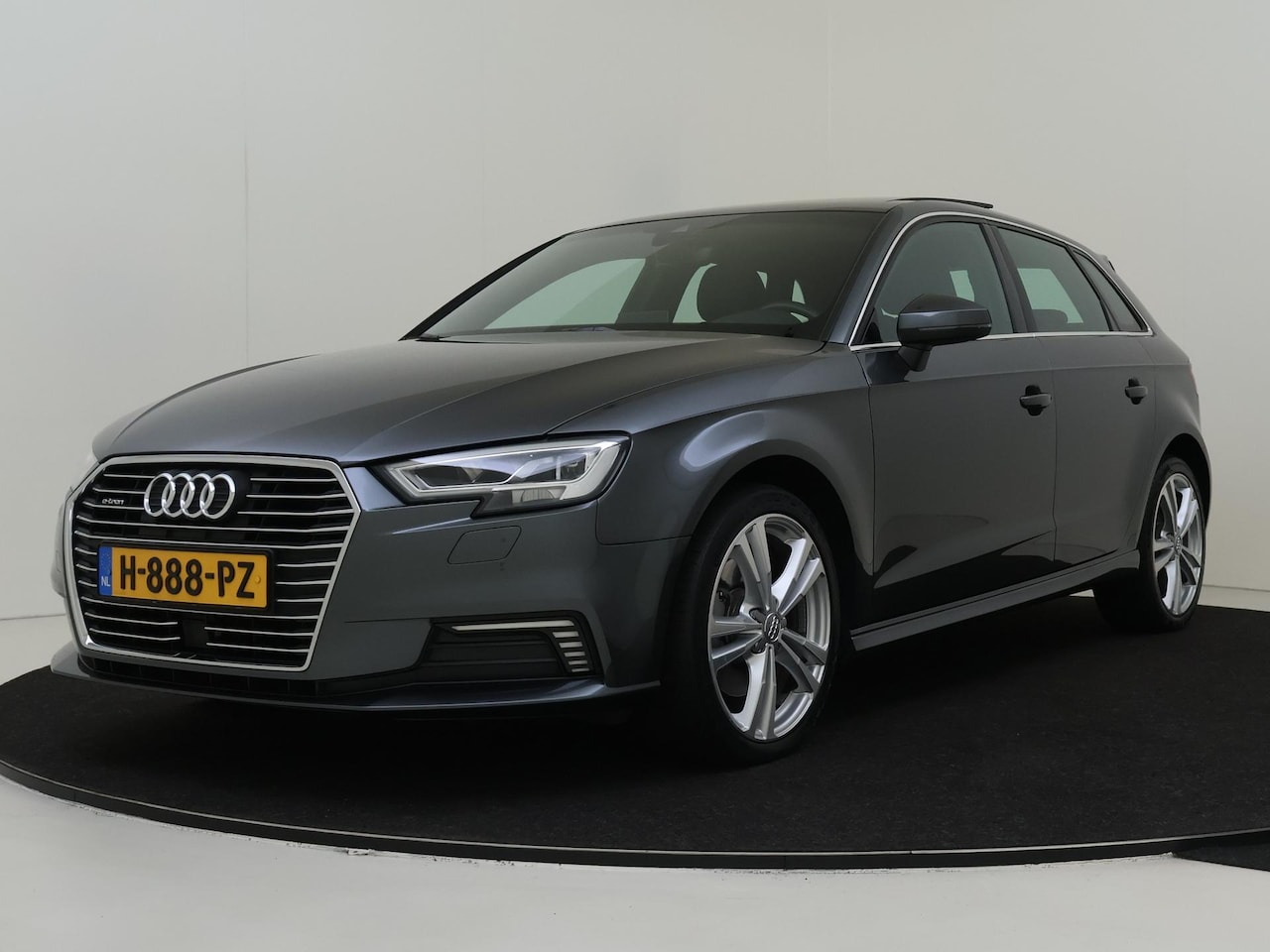 Audi A3 Sportback - 40 e-tron Advance Sport | Panoramadak | Keyless | Stoelverwarming | S-line interieur | Nav - AutoWereld.nl