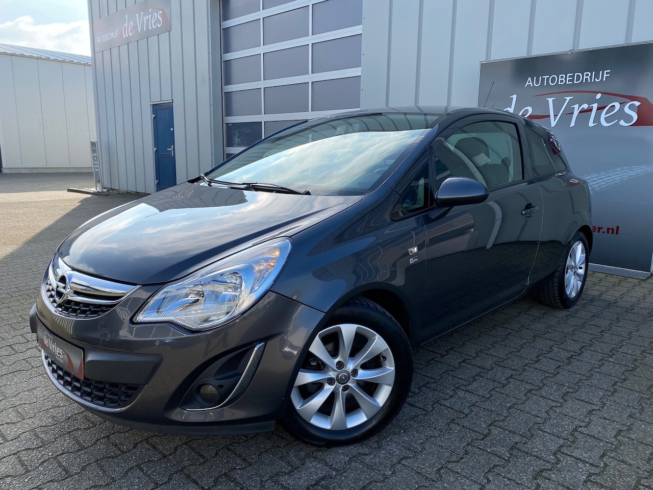 Opel Corsa - 1.2 EcoFlex Cosmo / Airco / Cruise / Stuur en stoelverw. / LMV - AutoWereld.nl