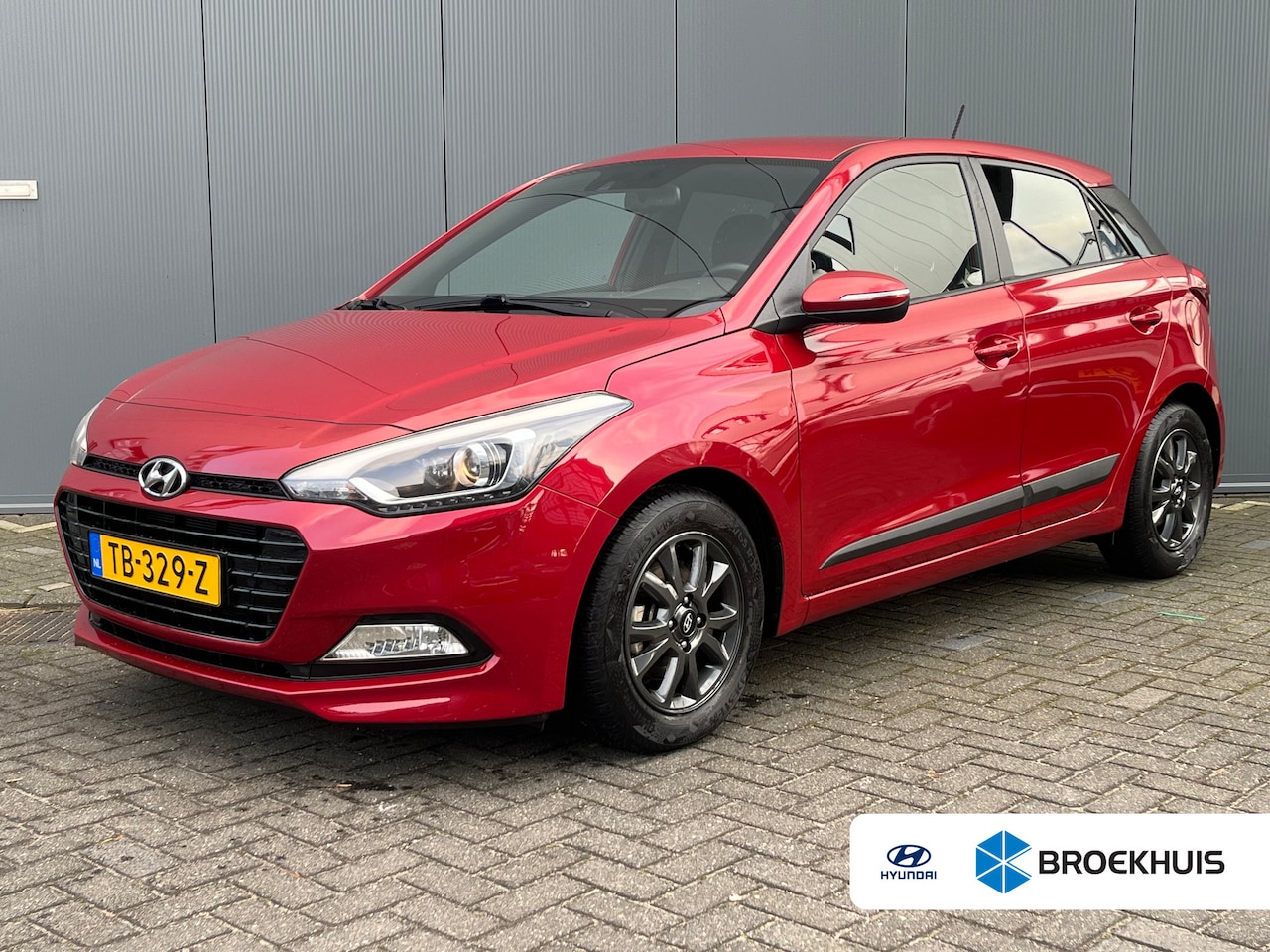 Hyundai i20 - 1.0 100pk T-GDI Black Edition | achteruitrijcamera | airco | cruise control - AutoWereld.nl