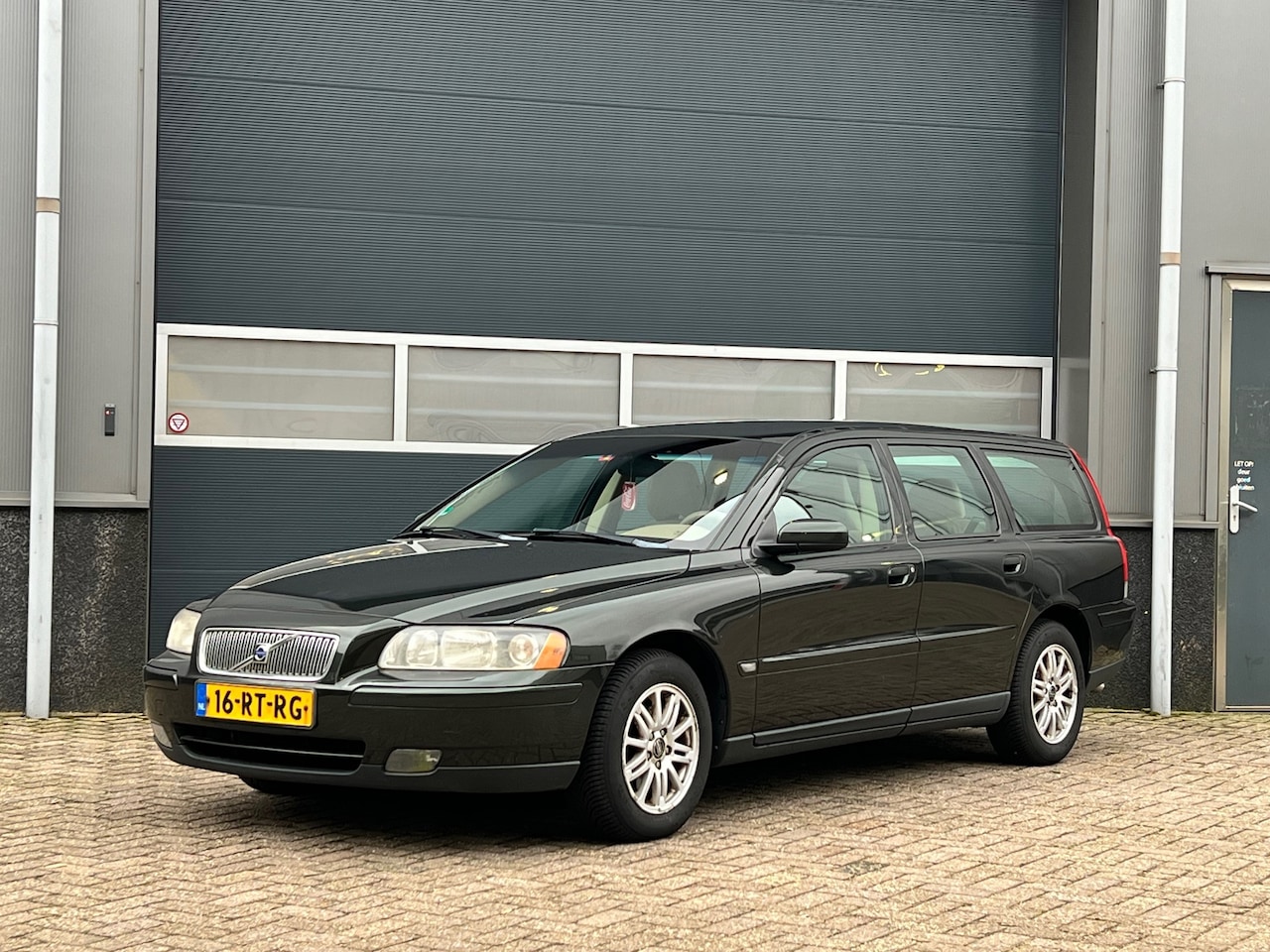 Volvo V70 - 2.4 Momentum bj.2005 Navi|Leder|Trekhaak. - AutoWereld.nl