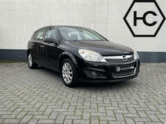 Opel Astra - 1.6 Executive 5-Deurs Clima Cruise Navi PDC NAP