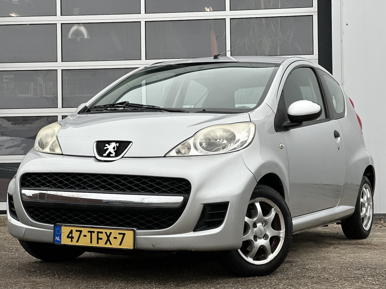 Peugeot 107 - 1.0-12V XR 68pk | Bekerhouders | Lichtmetalen velgen 14 inch | Radio-CD | Aux | Leuke Auto - AutoWereld.nl