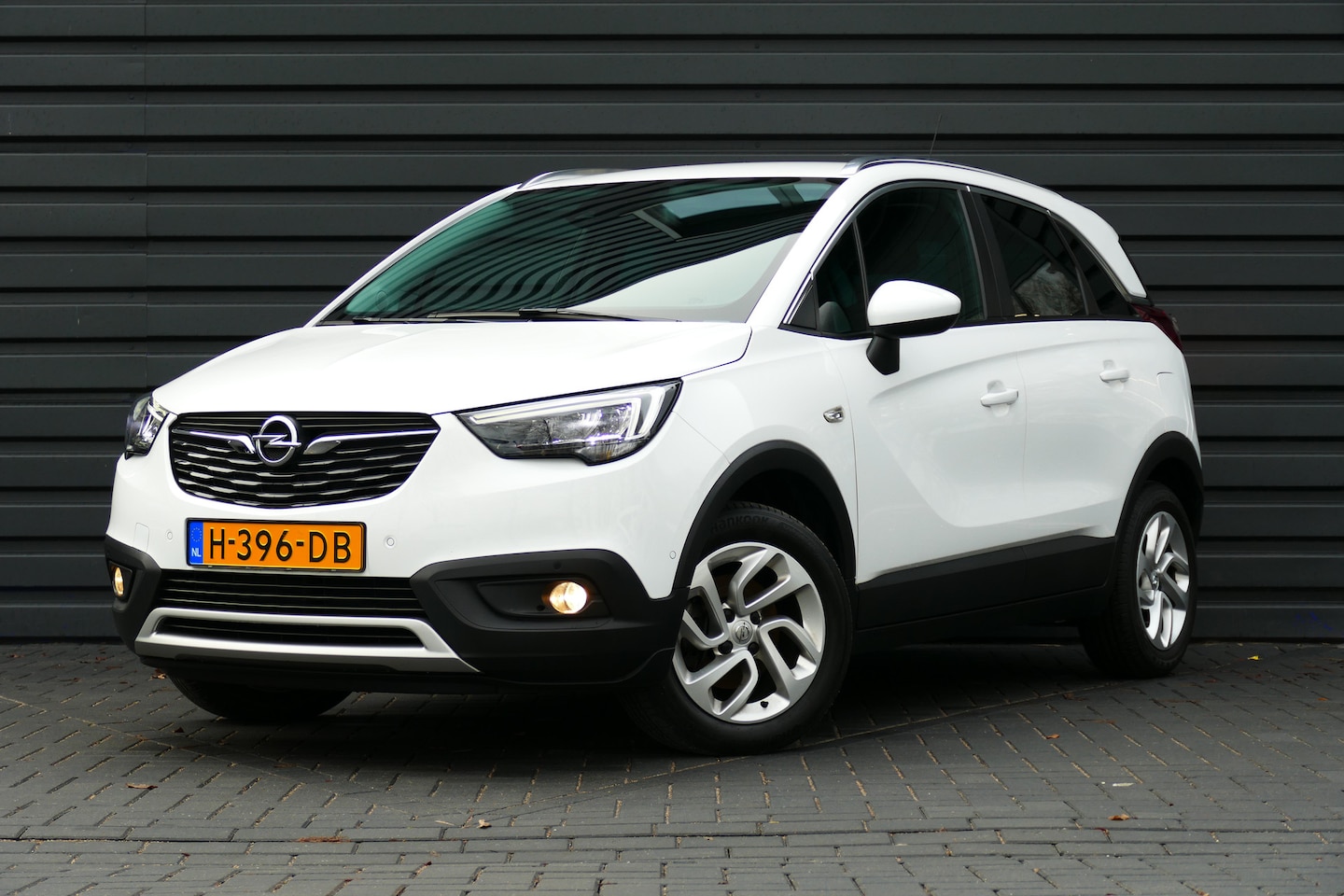 Opel Crossland X - 1.2 Turbo Innovation / NAVI / LED / PDC / CLIMA / 16"LMV / CAMERA / AGR / KEYLESS / BLUETO - AutoWereld.nl