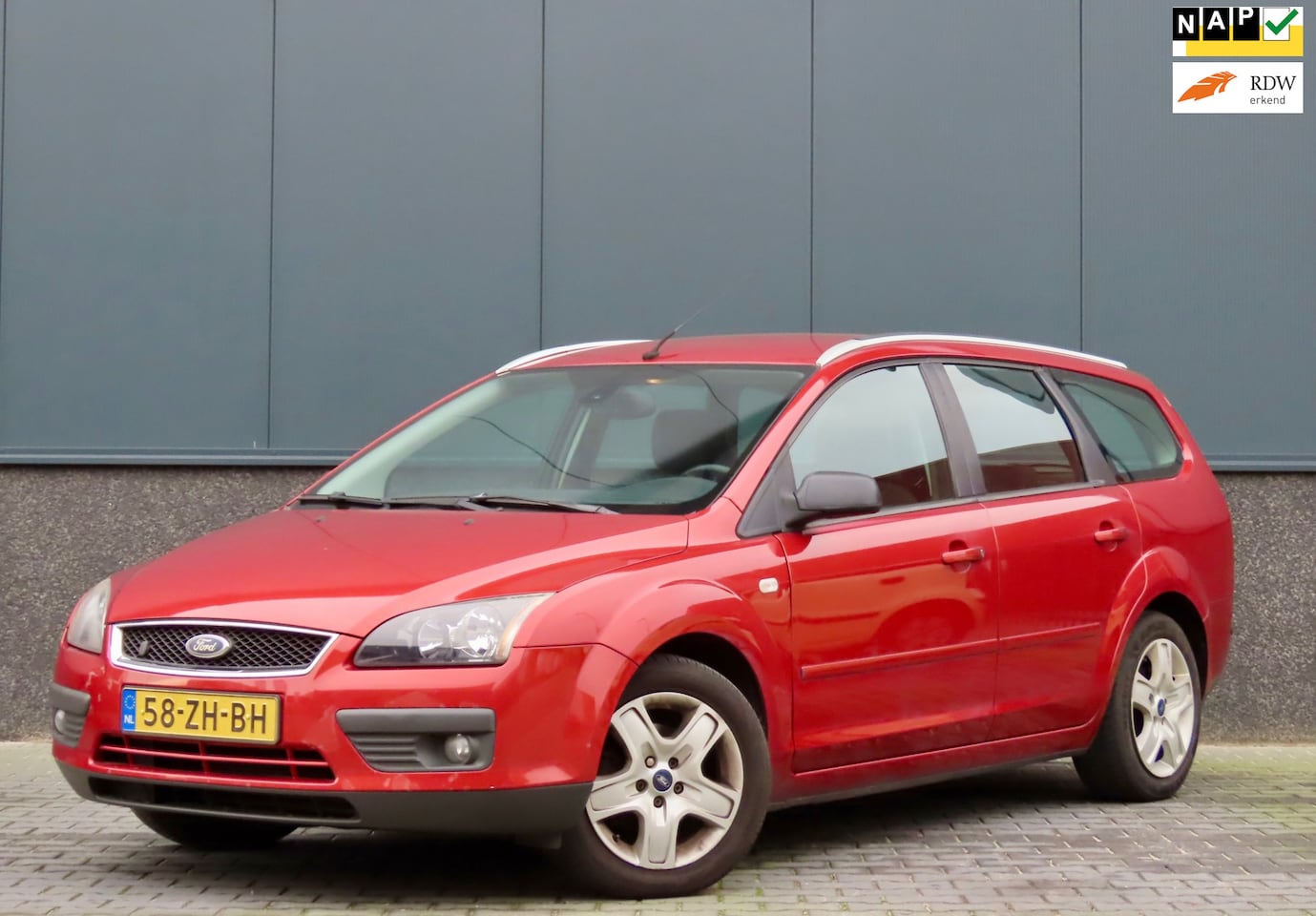 Ford Focus Wagon - 1.8-16V Ambiente Flexifuel Clima|Cruise|Leder - AutoWereld.nl