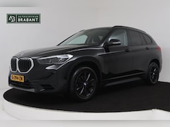 BMW X1 - SDrive18i Executive Edition Automaat (GROOT-NAVIGATIE, HEAD-UP, CLIMA, PARKEERSENSOREN, 1e