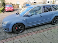 Ford Focus Wagon - 1.6-16V Futura