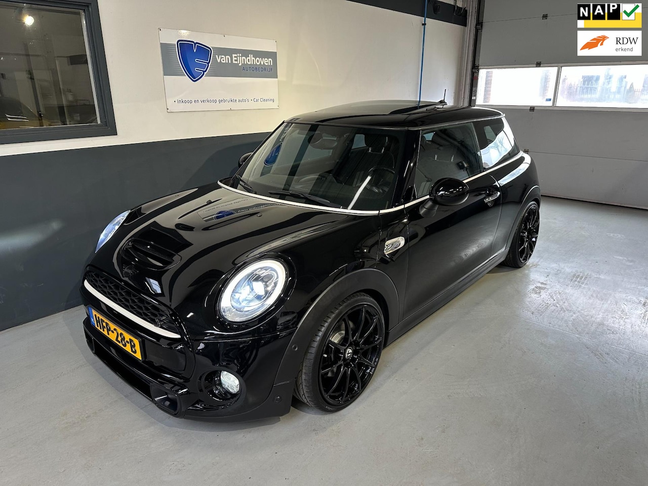 MINI Cooper S - Mini 2.0 Chili Serious Business Pano|Black Edition|Navi - AutoWereld.nl