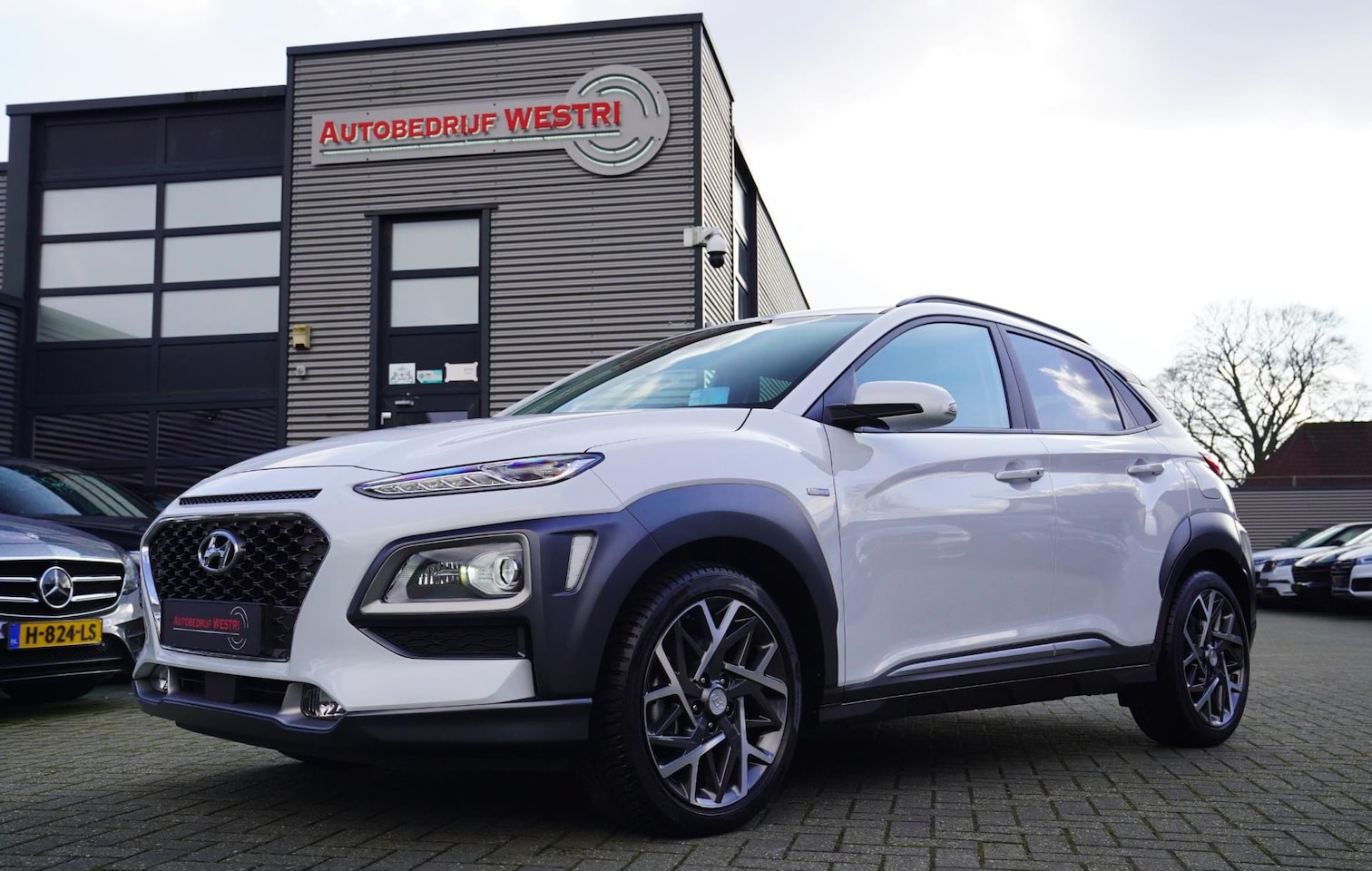 Hyundai Kona - 1.6 GDI HEV Premium | Schuif/kanteldak | Stoelverwarming voor + achter | Stoelverkoeling | - AutoWereld.nl