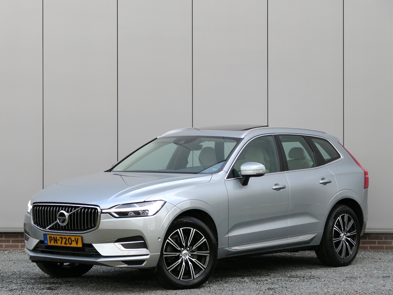 Volvo XC60 - T5 AUT AWD Inscription 12 MND garantie Panoramadak / Trekhaak / Navi / 360° Camera / Apple - AutoWereld.nl