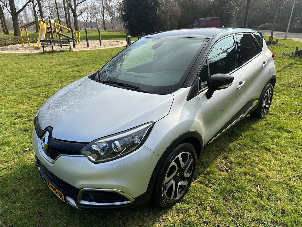 Renault Captur - 1.2 TCe Dynamique *NAVI*LEDER*STOEL VERW*CRUISE-CONTROL*LM-VELGEN* - AutoWereld.nl