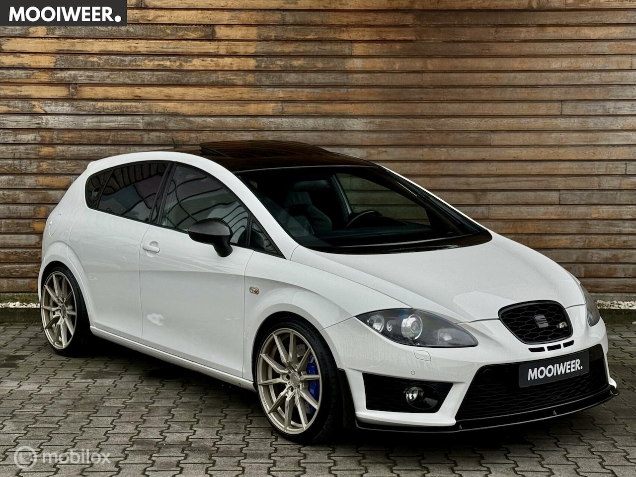 Seat Leon - 2.0 TFSI Cupra R | Pano | Leder | Stage 2+ | 377PK - AutoWereld.nl