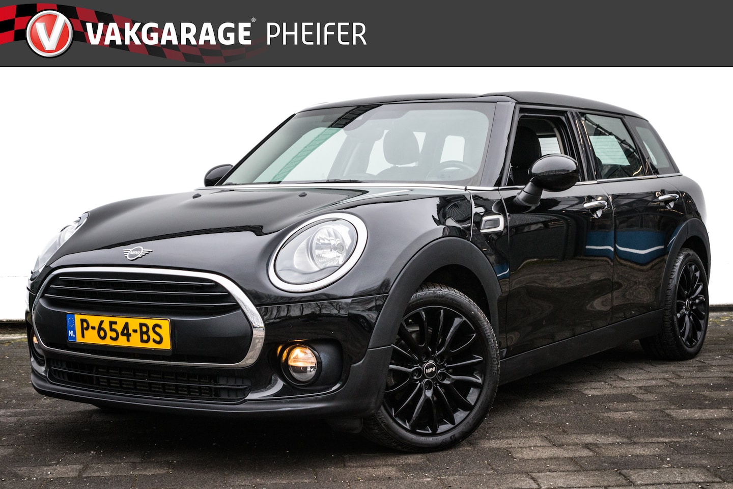 MINI Clubman - Mini 1.5 Aut. Pepper Navigatie/ Climate control/ Cruise control/ Pdc/ 17" Lmv/ Armsteun - AutoWereld.nl