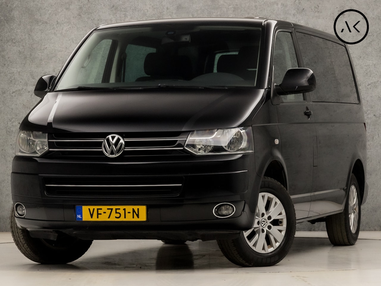 Volkswagen Transporter - 2.0 TDI Dubbel Cabine Highline 141Pk Automaat (NAVIGATIE, STOELVERWARMING, PARKEERSENSOREN - AutoWereld.nl