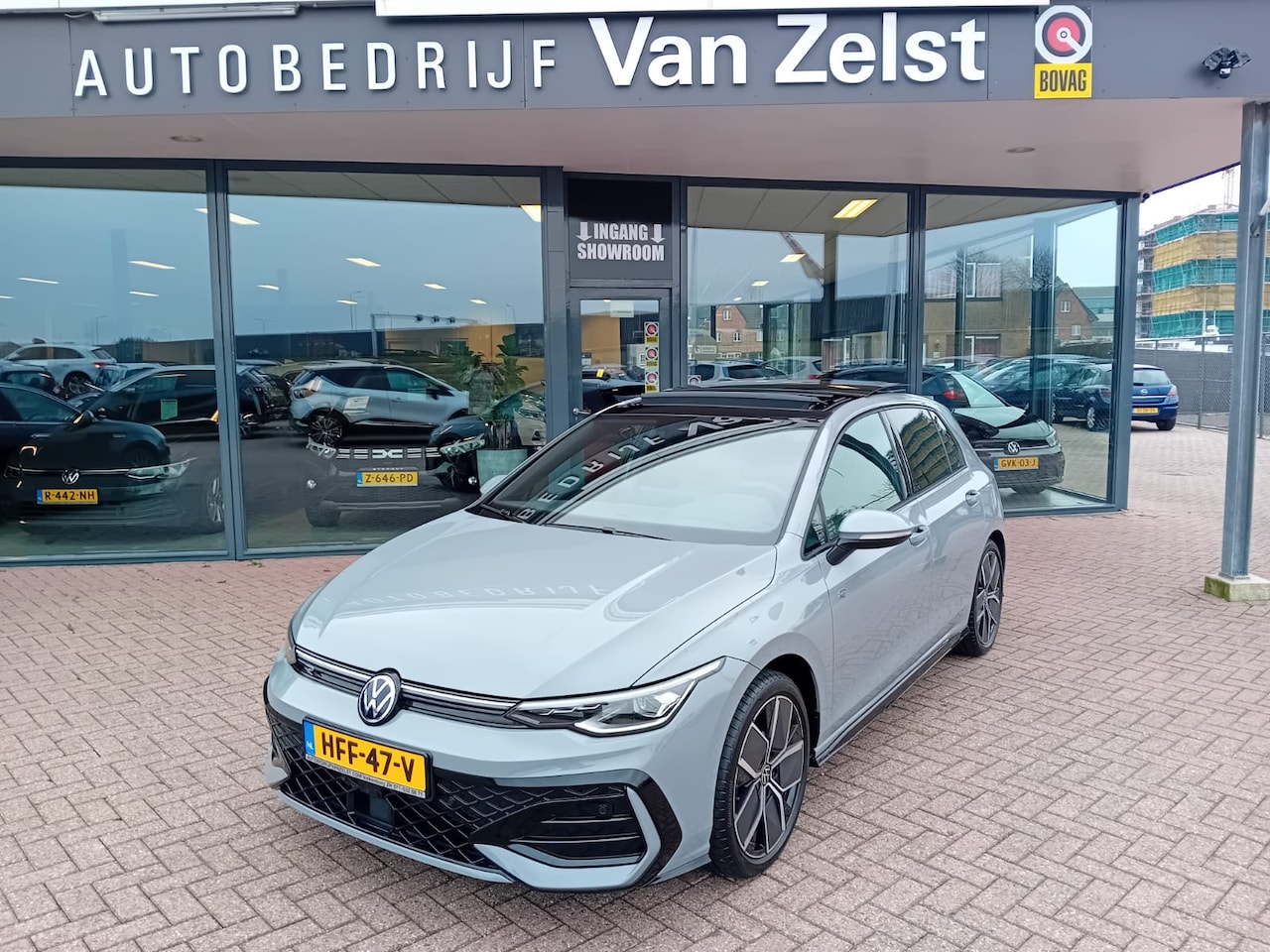 Volkswagen Golf - 1.5 eTSI R-Line Edition Automaat, Pano, Digitaal instrumentenpaneel, App Connect, Sfeerver - AutoWereld.nl