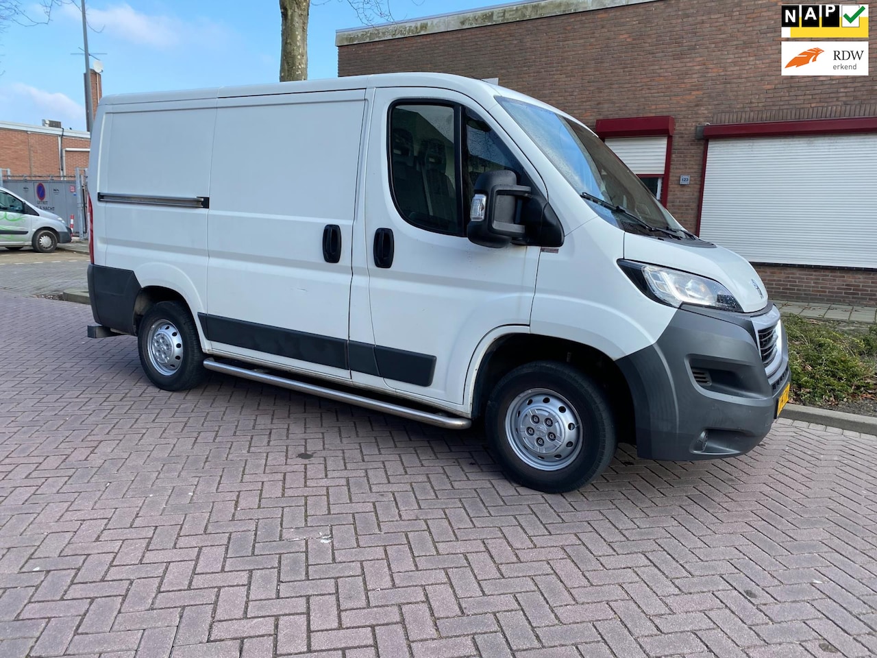 Peugeot Boxer - 330 2.2 HDI * 2016 * Airco * 163.432 KM NAP * Euro5 * Navigatie * 6 Bak * 81KW=110PK * Air - AutoWereld.nl