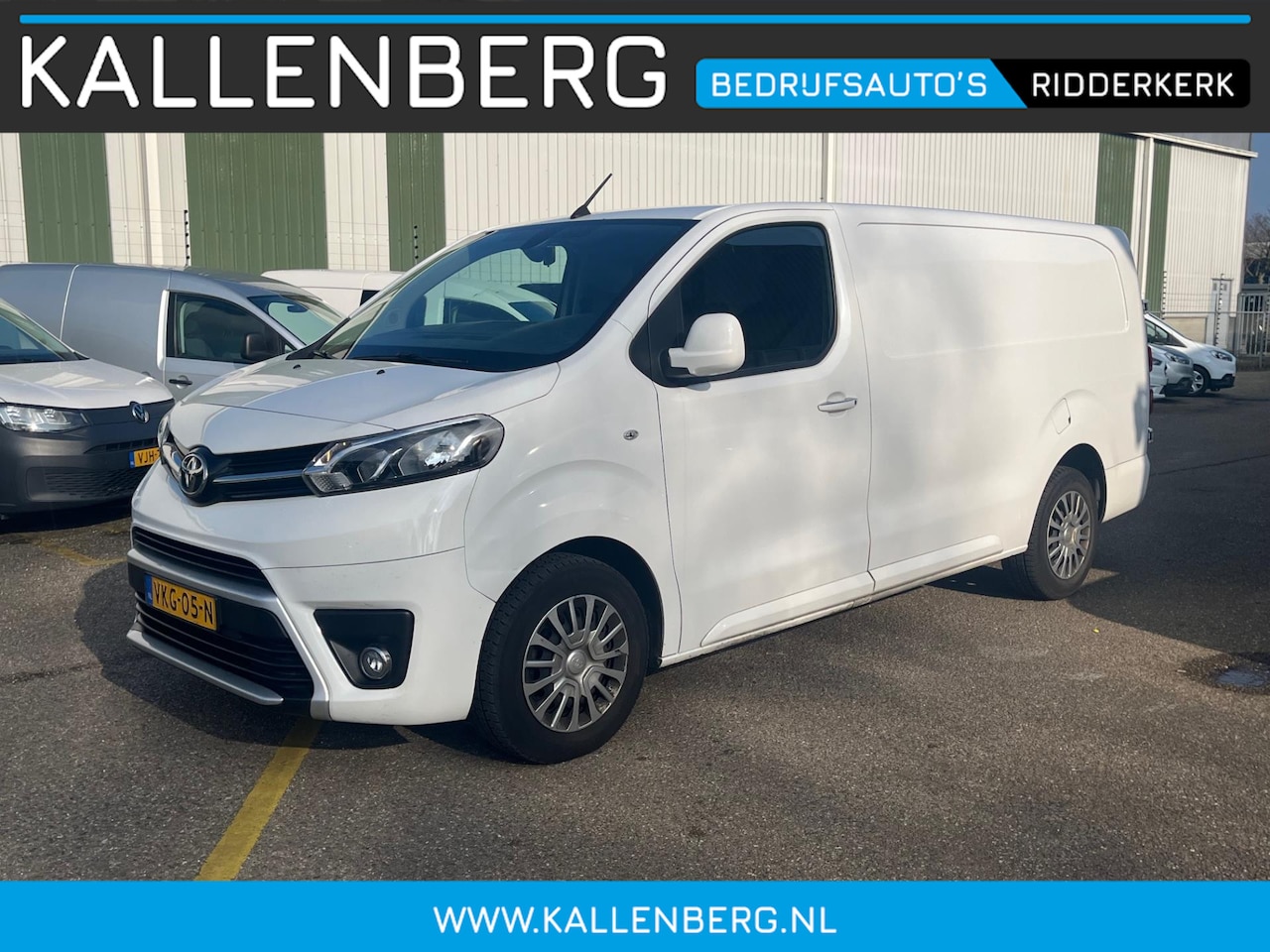 Toyota PROACE Long Worker - 2.0 D-4D Professional / Automaat 8 traps / Navi app connect / 3 zits - AutoWereld.nl