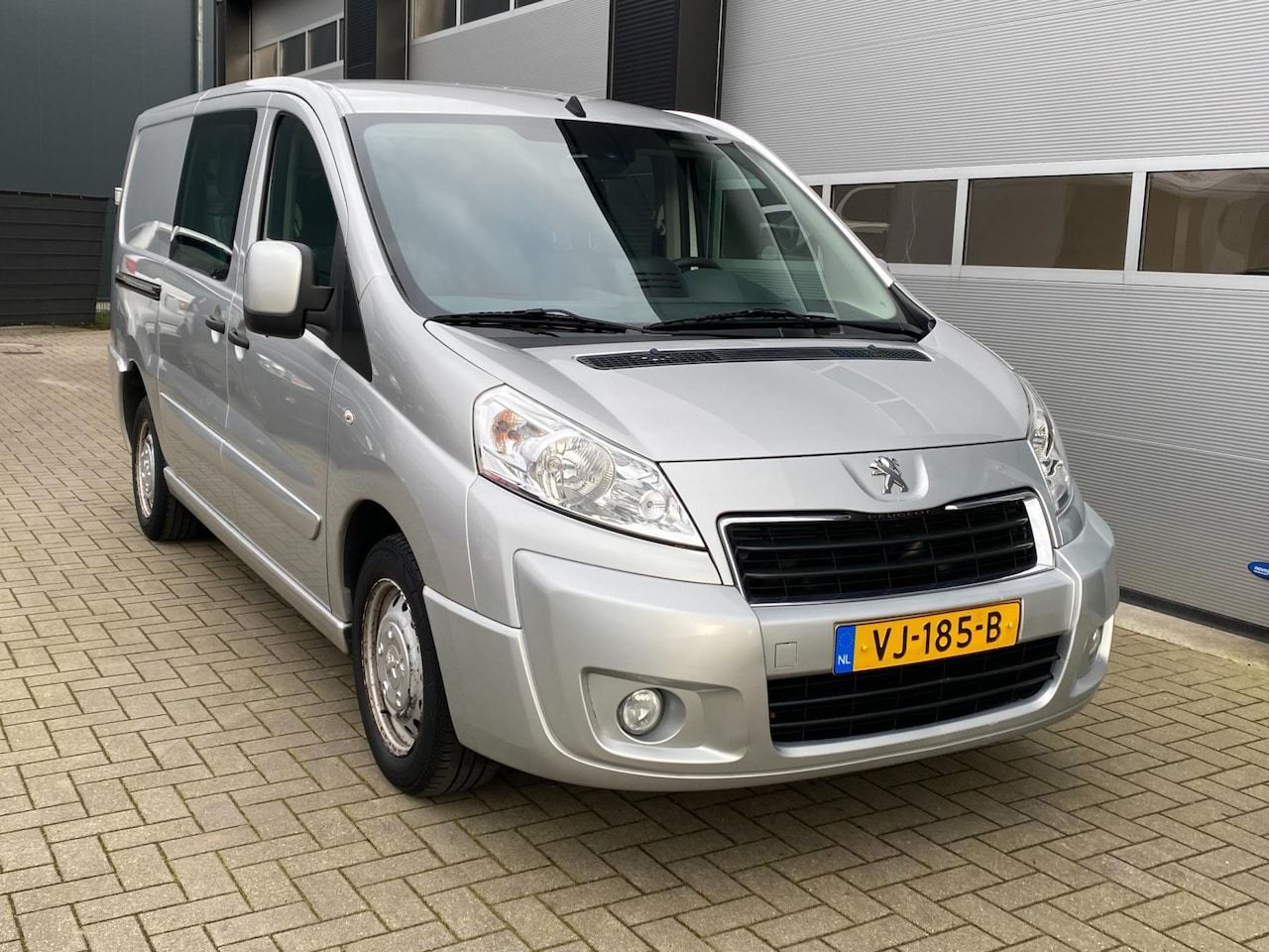 Peugeot Expert - 2.0 HDI 128PK Dubbel Cabine Lengte 2 - AutoWereld.nl