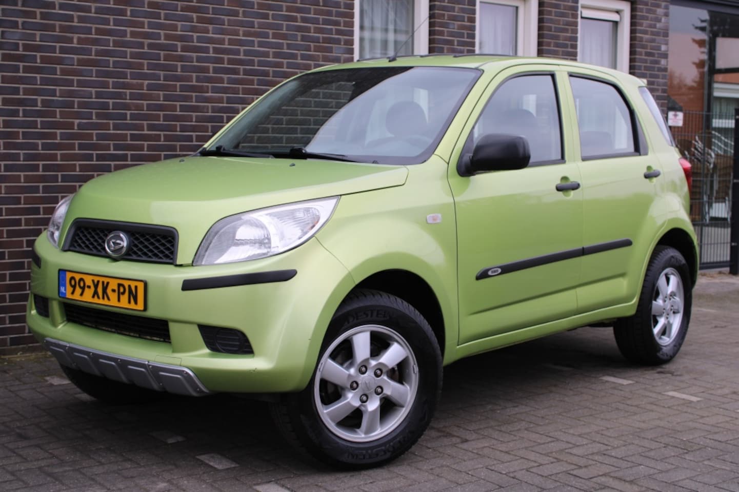 Daihatsu Terios - 1.5-16v Expedit. 2WD-lage km stand-airco,cruise - AutoWereld.nl