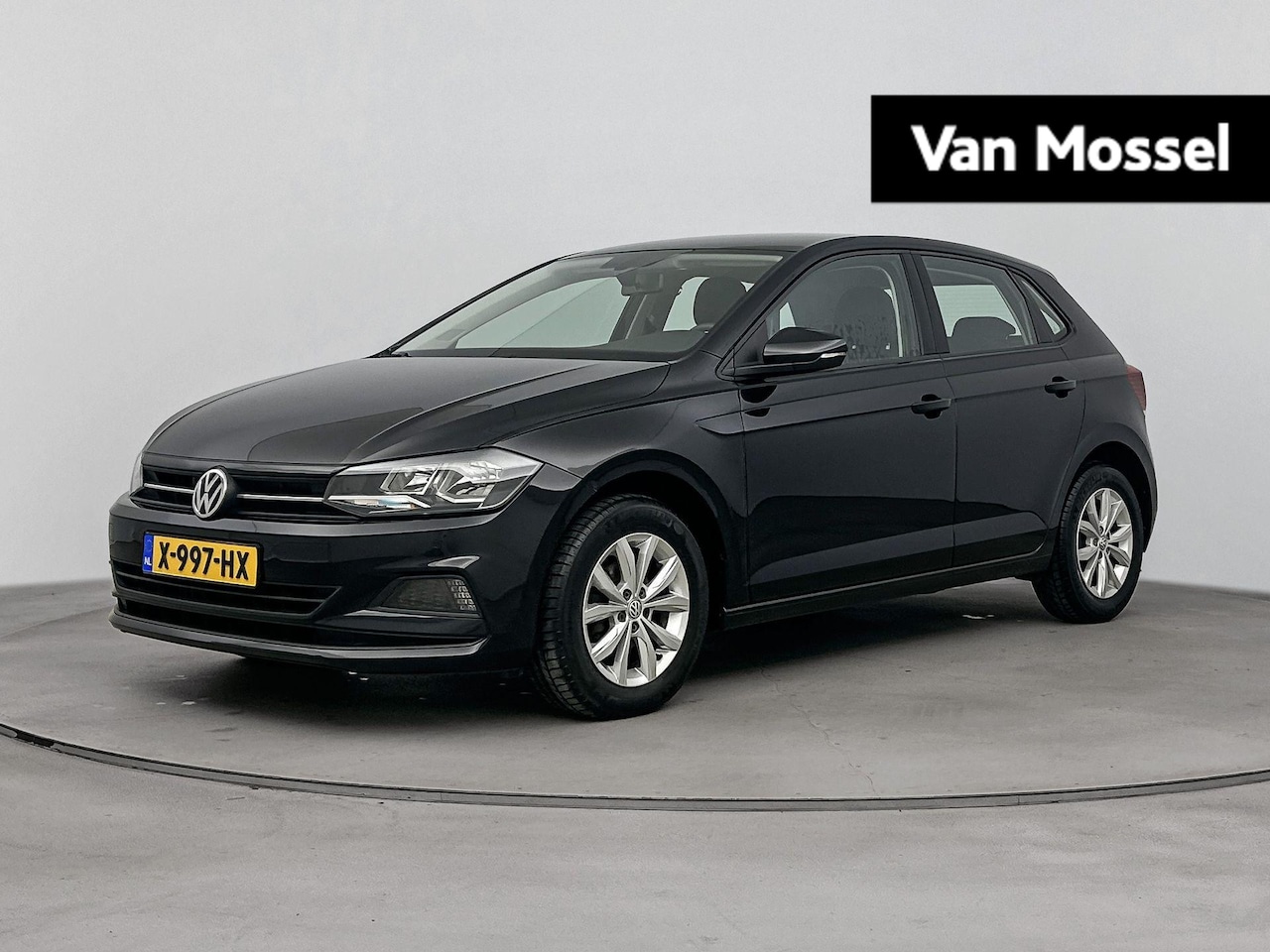 Volkswagen Polo - 1.0 TSI 95Pk Comfortline Business Automaat | Navigatie | Parkeersensoren Voor & Achter | C - AutoWereld.nl