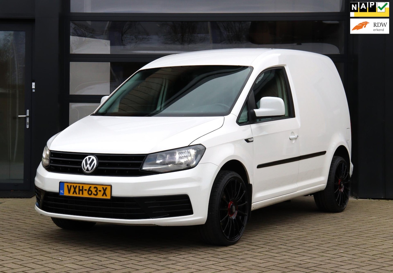 Volkswagen Caddy - 2.0 TDI L1H1 BMT Highline | Stoelverwarming | Apple Carplay | Trekhaak | Cruise Control | - AutoWereld.nl