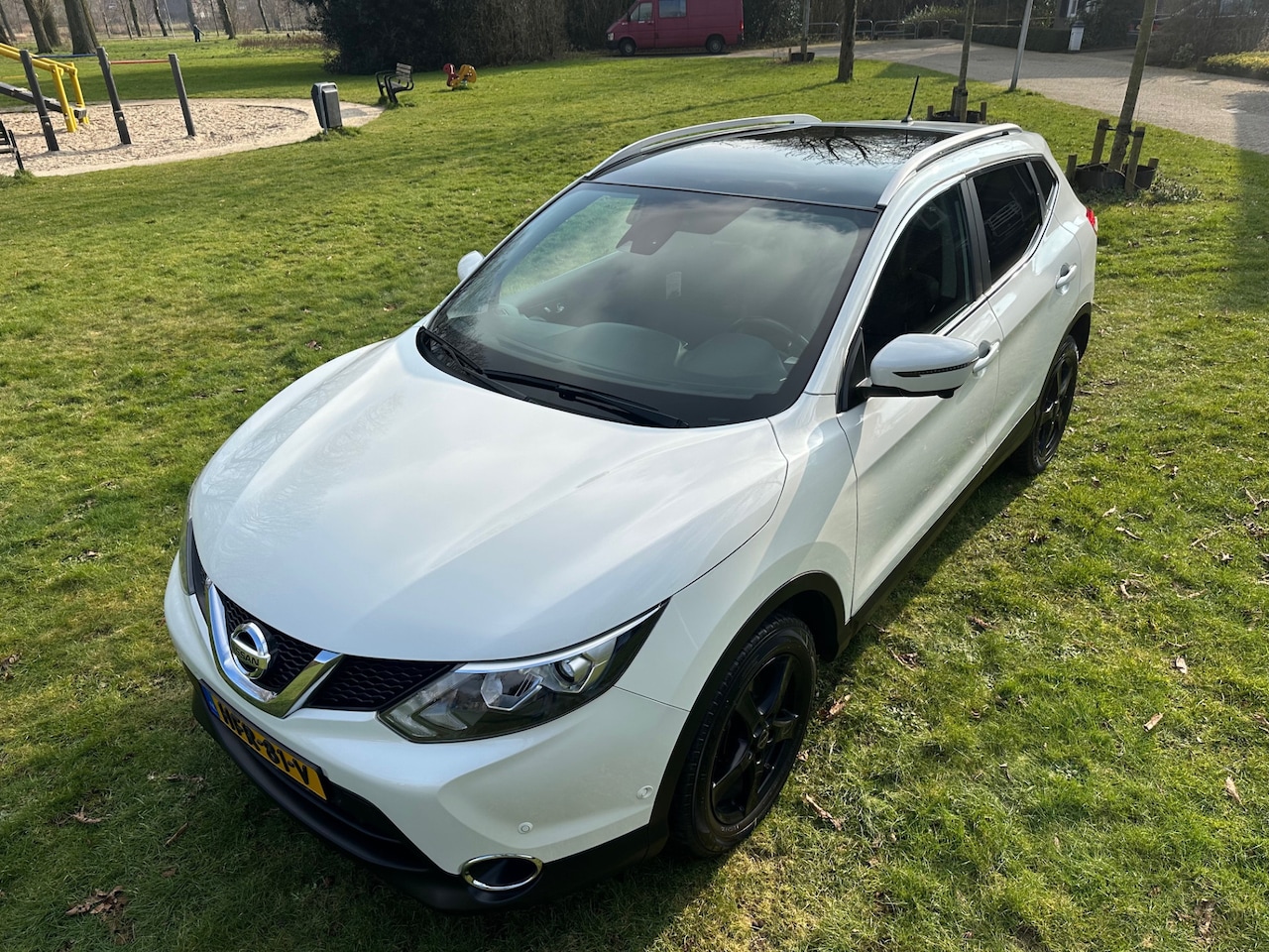 Nissan Qashqai - 1.2 Tekna *PANO-DAK*LEDER*STOE:L VERW* - AutoWereld.nl