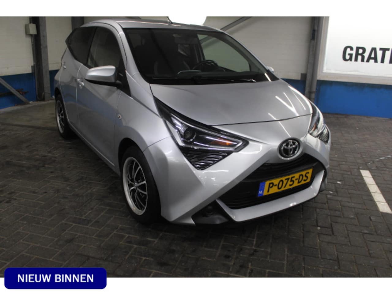 Toyota Aygo - 1.0 VVT-i x Stoelverwarming Multimedia-Scherm Climate Control - AutoWereld.nl