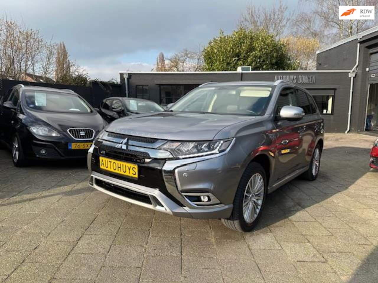 Mitsubishi Outlander - 2.4 PHEV Intense! Aut! Navi! LED! Slechts 38000km! - AutoWereld.nl