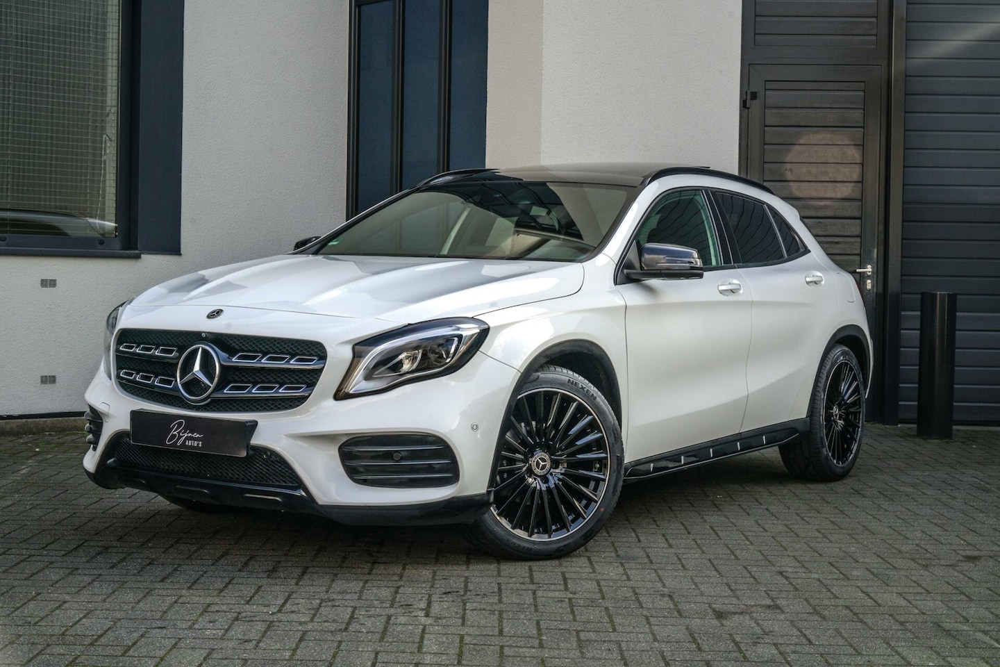 Mercedes-Benz GLA-Klasse - 200 AMG Line PANO / 360 CAMERA / NAVI - AutoWereld.nl