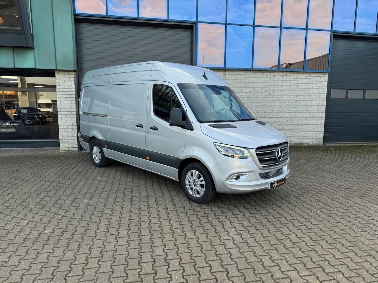 Mercedes-Benz Sprinter - 319 CDI L2H2 BPM vrij 9G-TRONIC LED MBUX10 360° DISTRONIC ALARM KL3 PDC 3.5T AHW COMPLEET - AutoWereld.nl