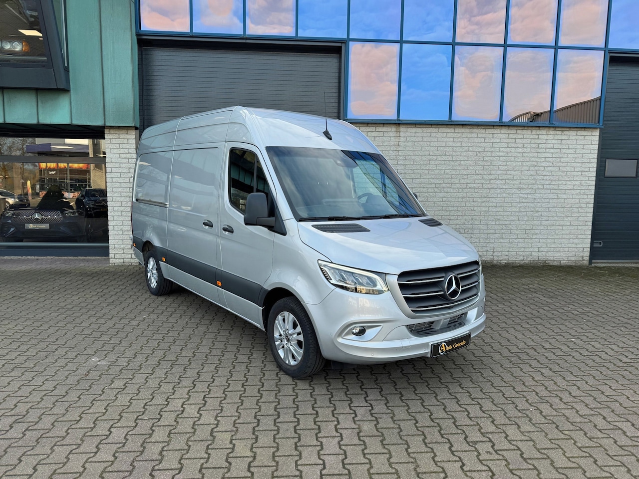 Mercedes-Benz Sprinter - 319 CDI L2H2 BPM vrij 9G-TRONIC LED MBUX10 360° DISTRONIC ALARM KL3 PDC 3.5T AHW COMPLEET - AutoWereld.nl