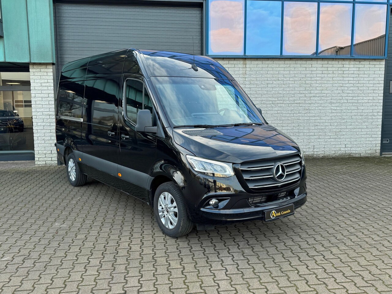 Mercedes-Benz Sprinter - 319 CDI L2H2 BPM vrij 9G-TRONIC LED MBUX10 360° DISTRONIC ALARM KL3 PDC 3.5T AHW COMPLEET - AutoWereld.nl